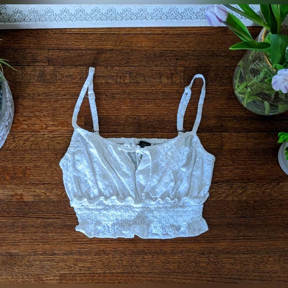 White tie crop
